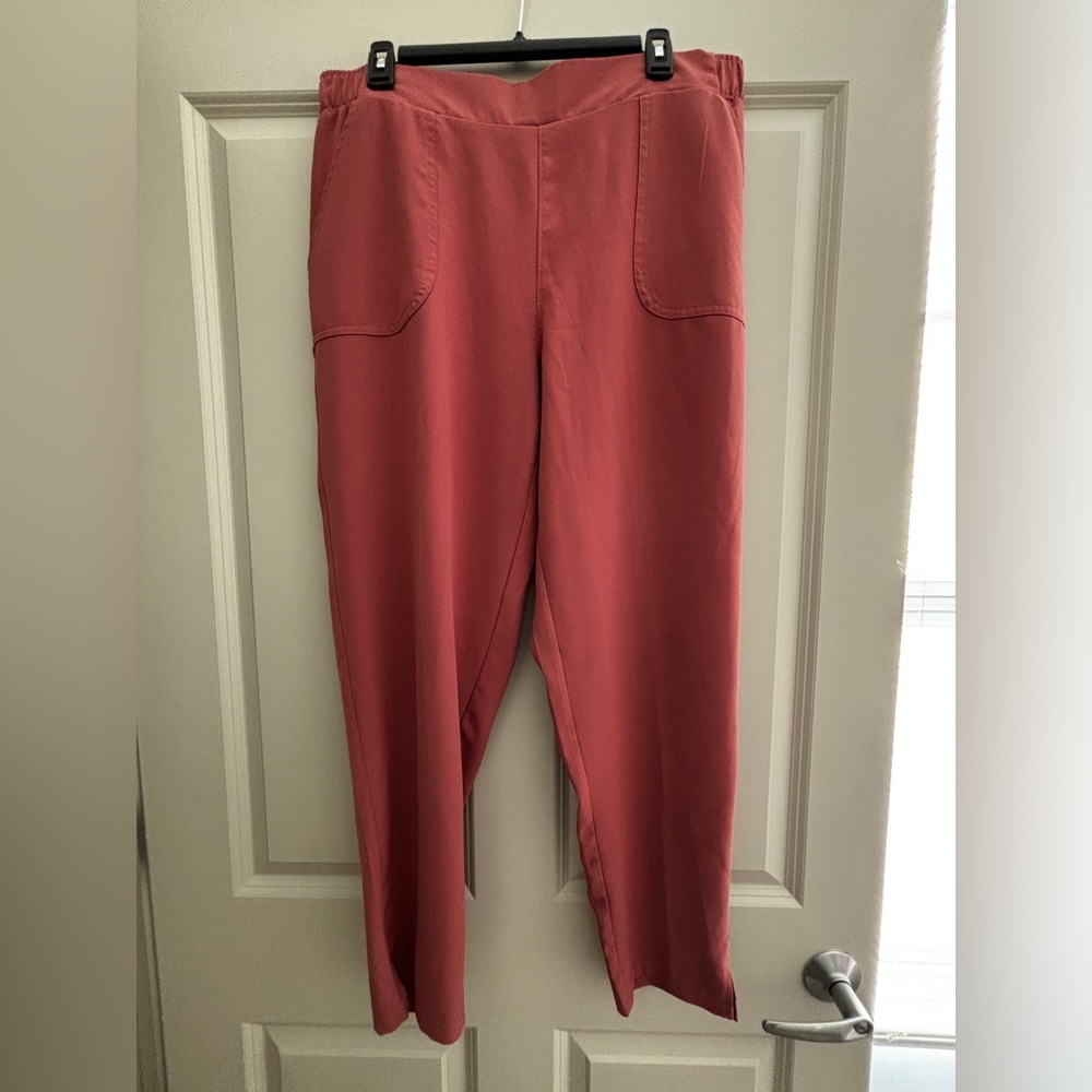 32 Degrees Women's Capris in Coral